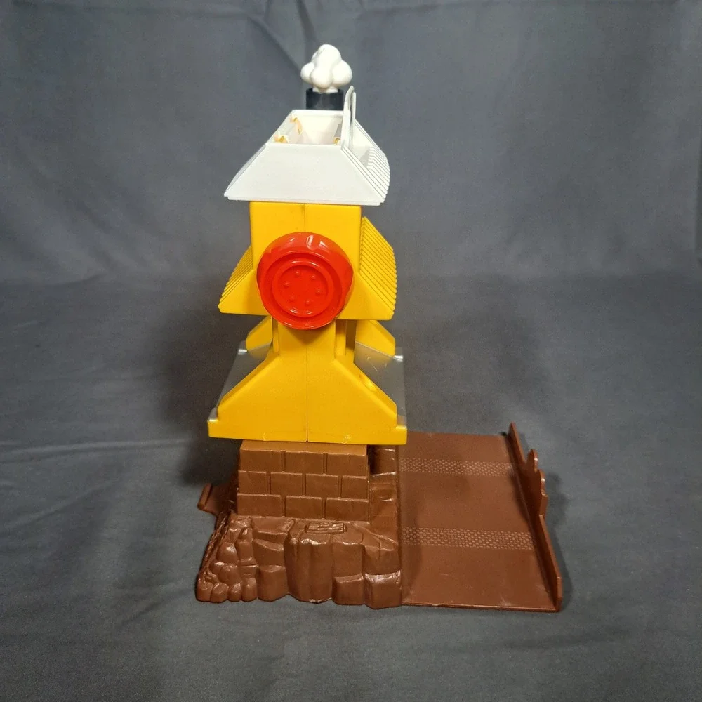 Fisher Price GeoTrax Pipe Works Building Replacement Building for Tracks Toy